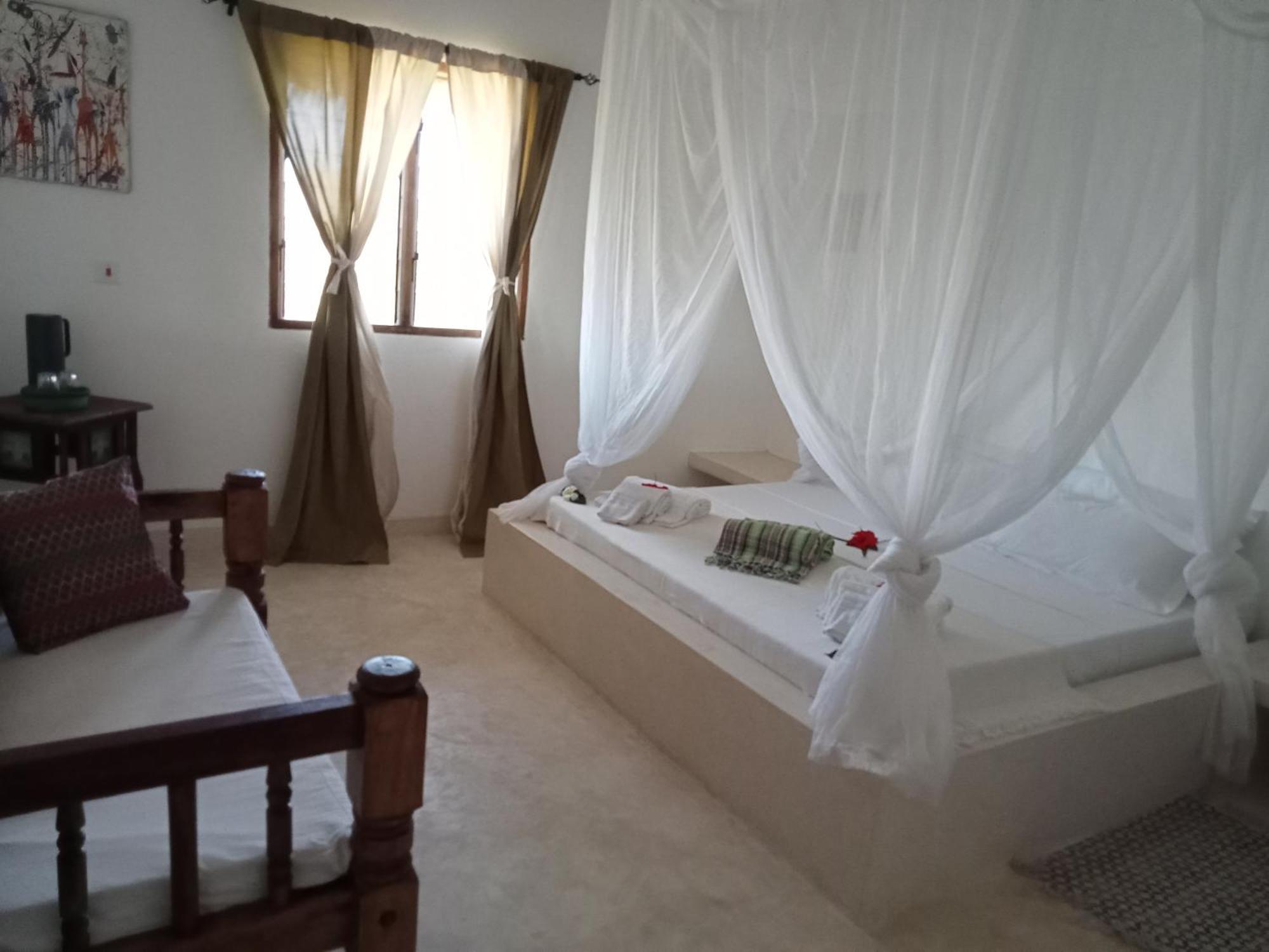 Shira House Bed & Breakfast Watamu Exterior photo