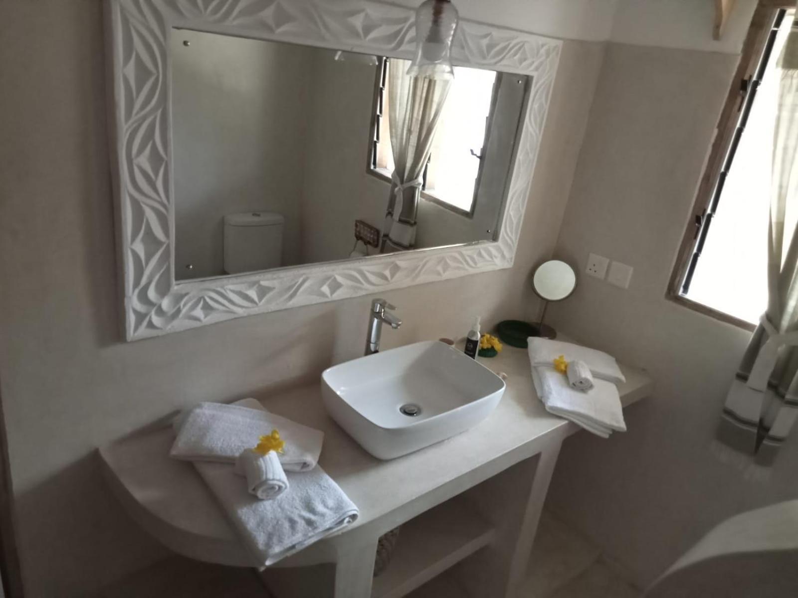 Shira House Bed & Breakfast Watamu Exterior photo