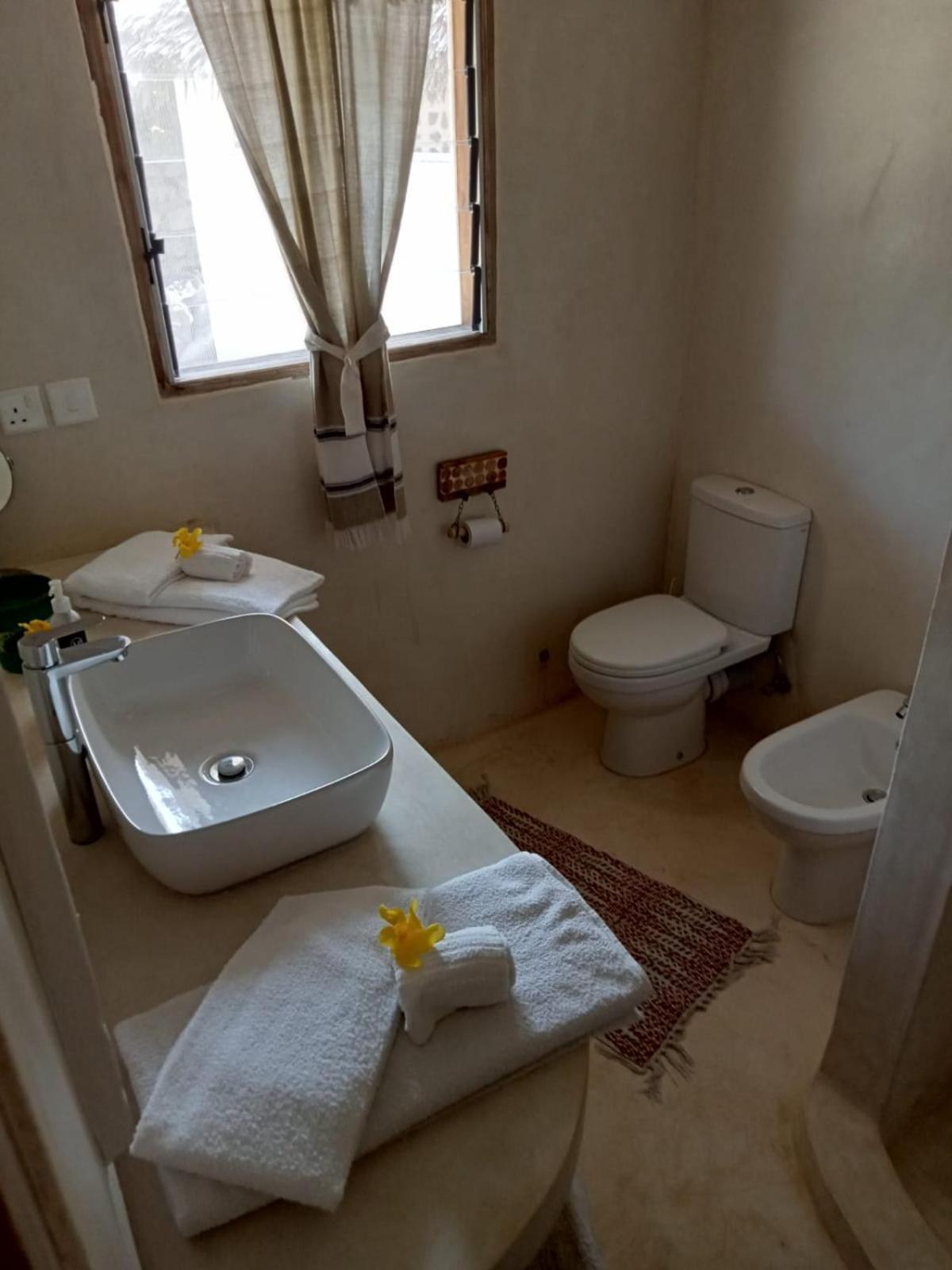 Shira House Bed & Breakfast Watamu Exterior photo
