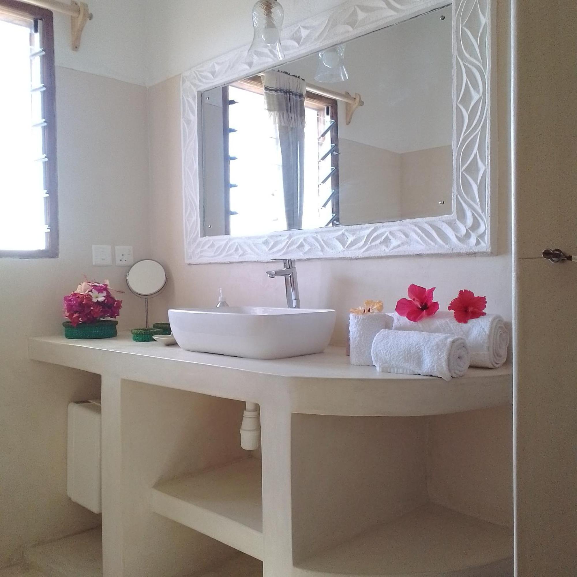 Shira House Bed & Breakfast Watamu Exterior photo