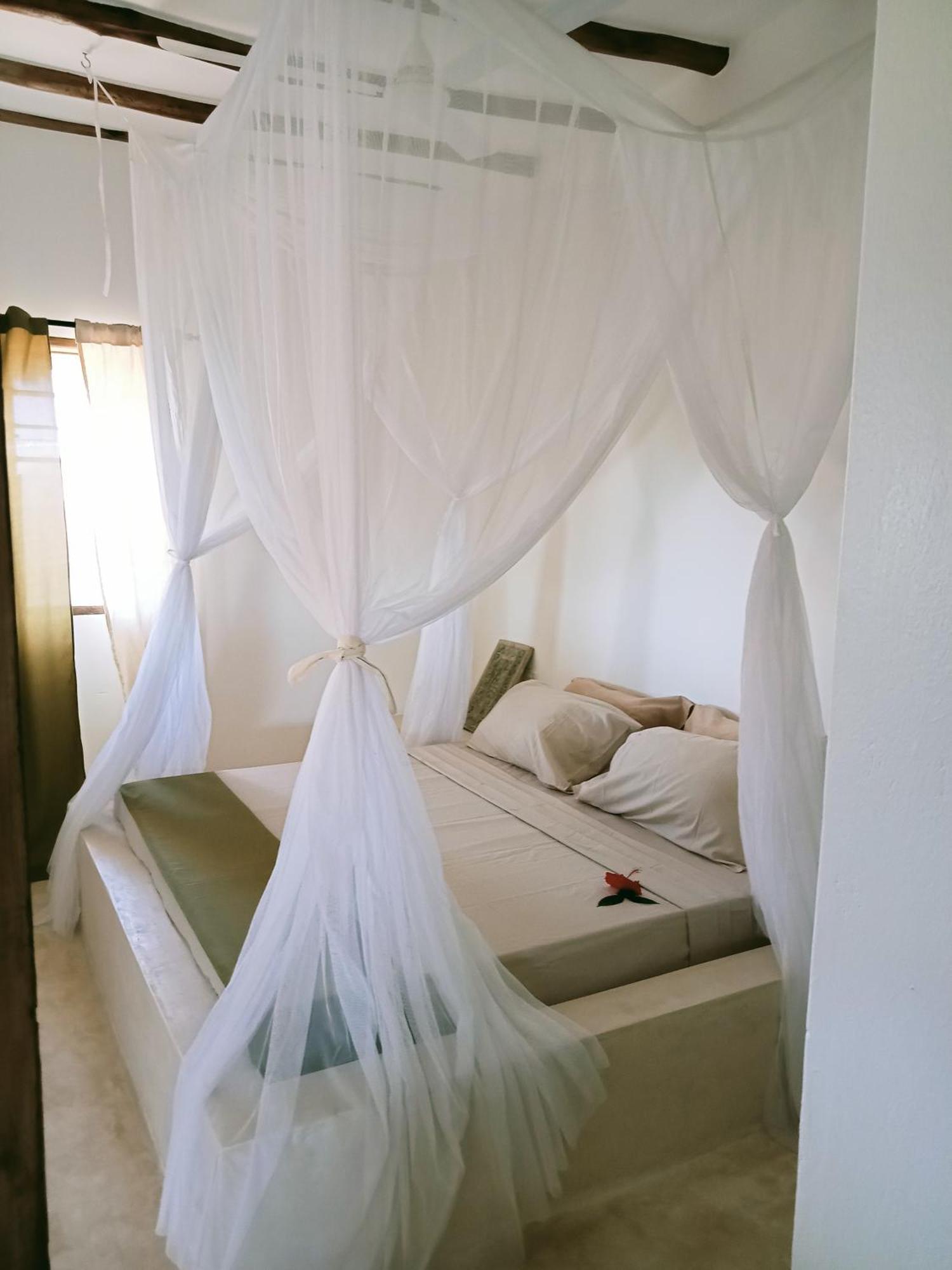 Shira House Bed & Breakfast Watamu Exterior photo